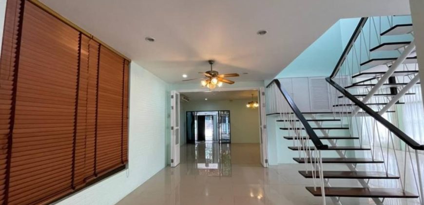 Rent Detached house at Sukhumvit49 BTS Thonglor Prompong 3beds